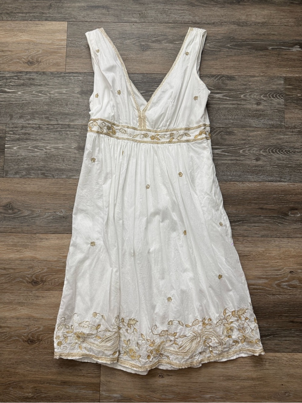 Juliet Dunn White Embroidered V-Neck Women's Dress with Gold Accents